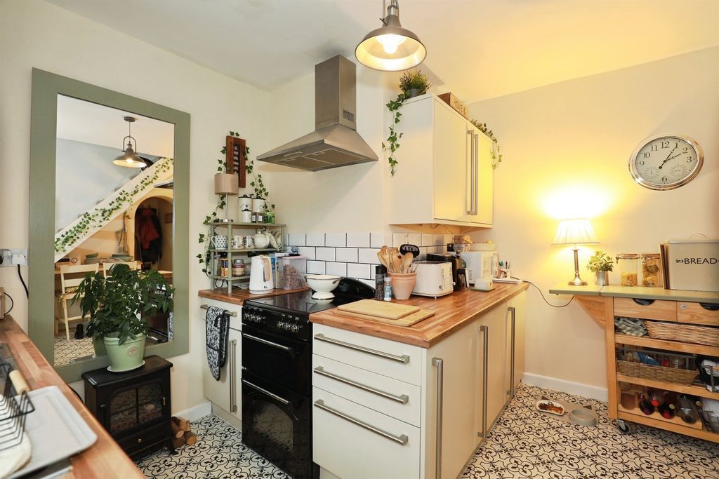 Property photo 3 of 18