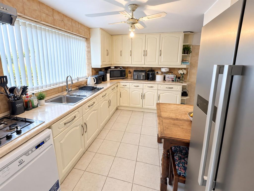 Property photo 3 of 20 27 York 15.Png