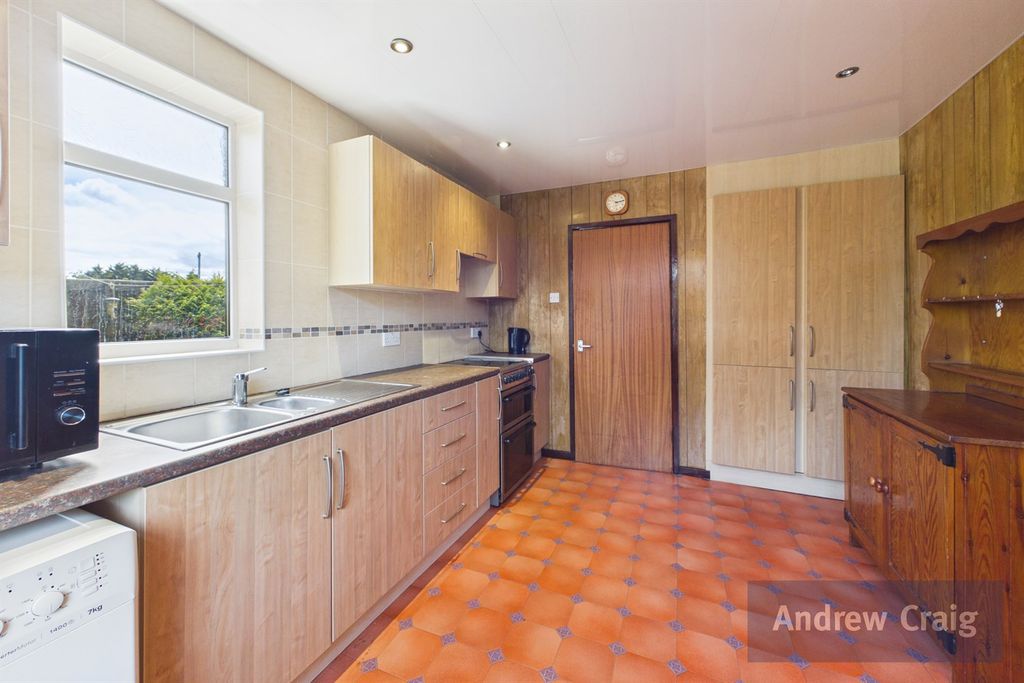 Property photo 3 of 12 Kitchen