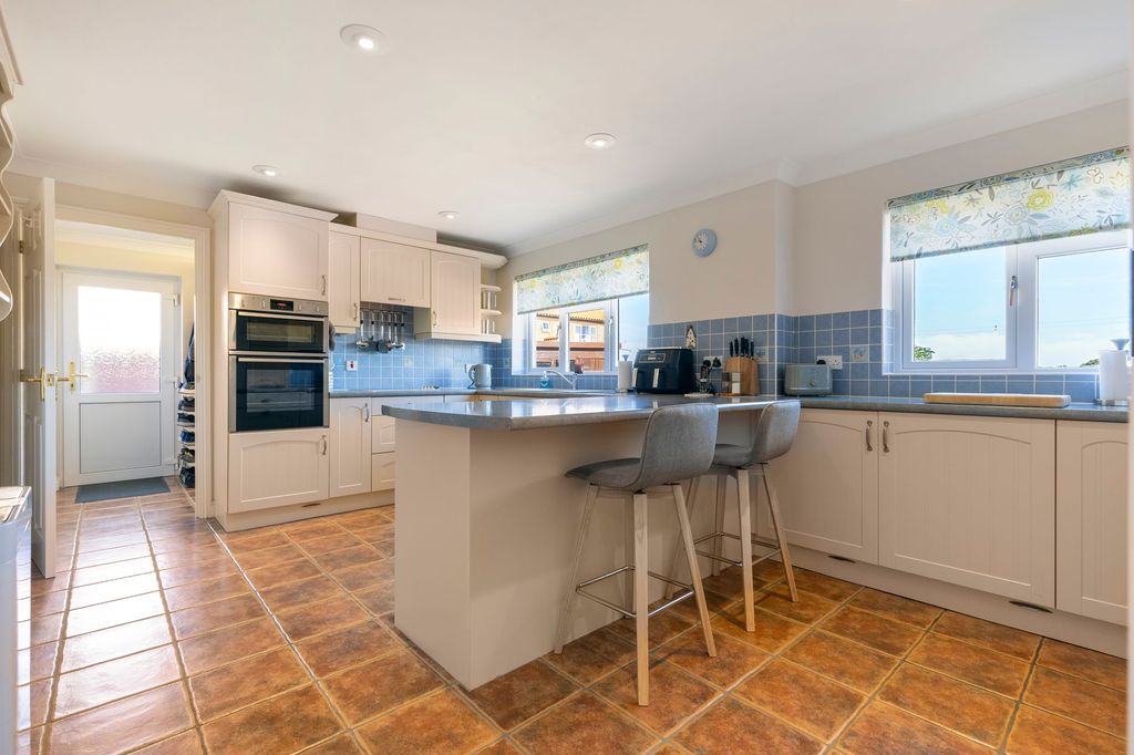 Property photo 3 of 18