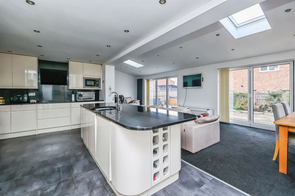 Property photo 2 of 30