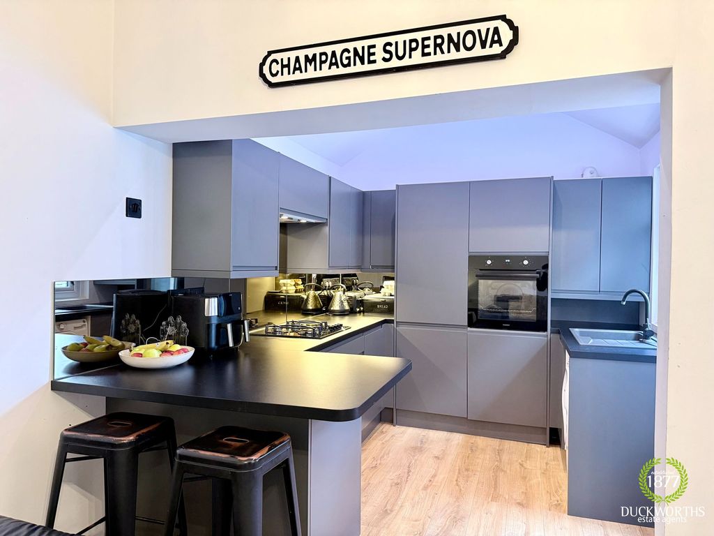 Property photo 2 of 22