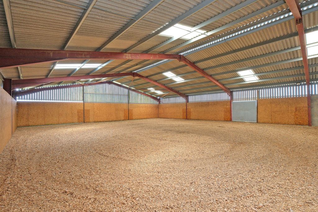 Property photo 3 of 32