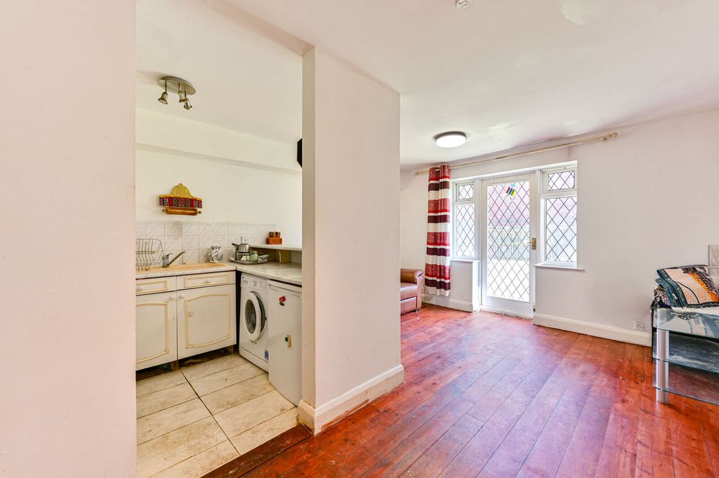 Property photo 3 of 8