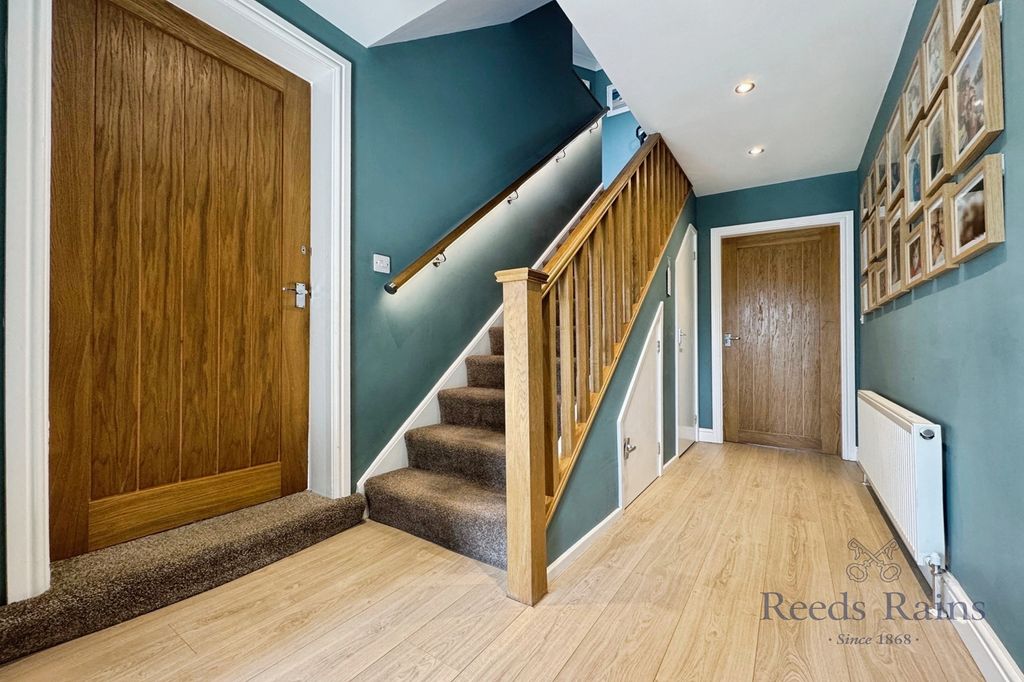 Property photo 3 of 31 Hallway