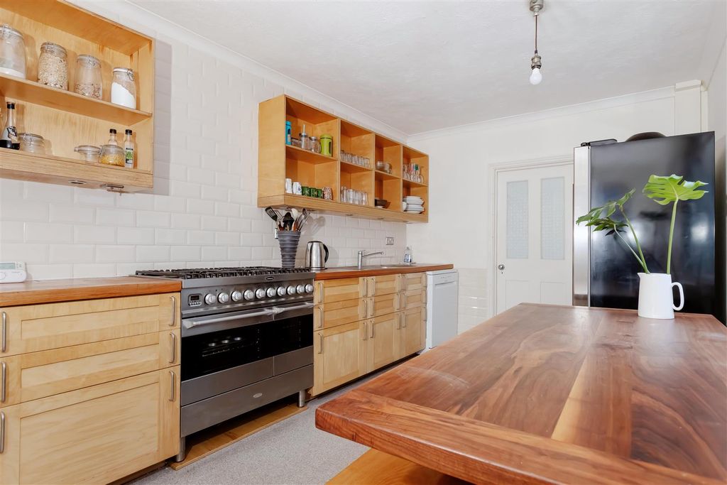 Property photo 3 of 21 Ditchling Rise_16.Jpg