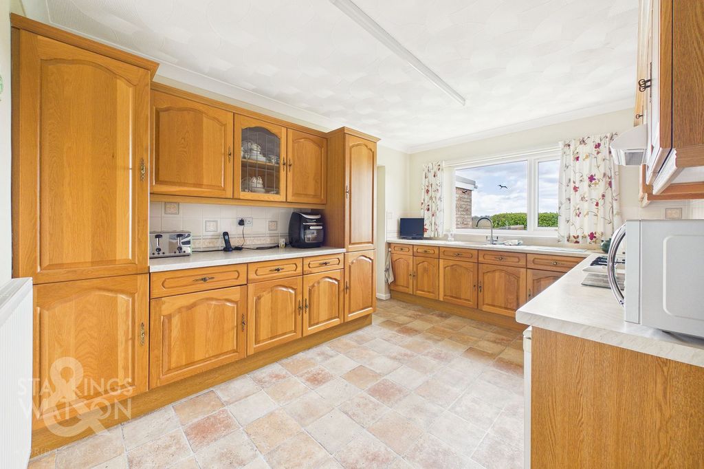 Property photo 3 of 27