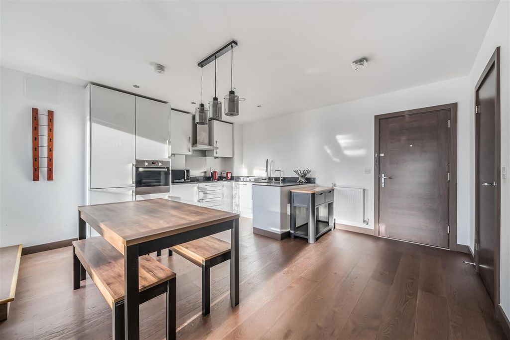 Property photo 2 of 23 1386682-14-69428B4F765c4.Jpg