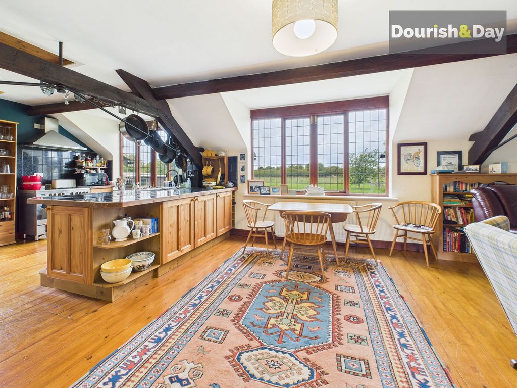 Property photo 3 of 19 Dining Area