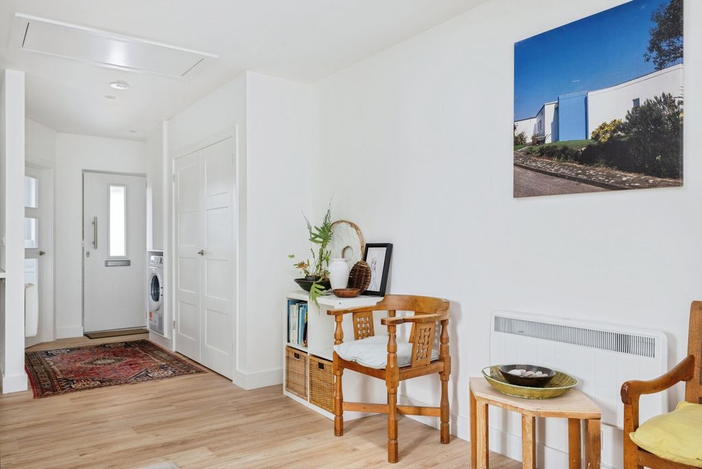 Property photo 2 of 21 Pbox-Img.Jpg
