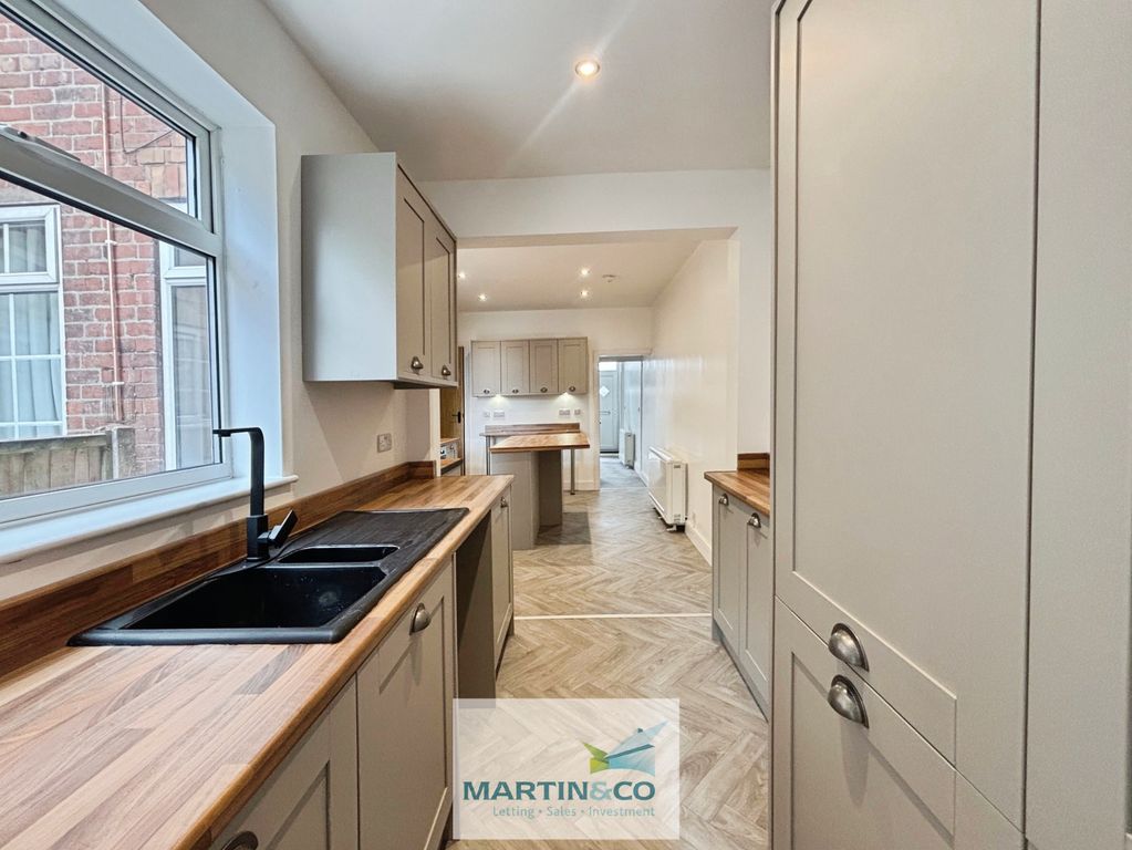 Property photo 3 of 17 38c700A1--468D-982A-5Cbaa82D9984-49385-00000C9764D