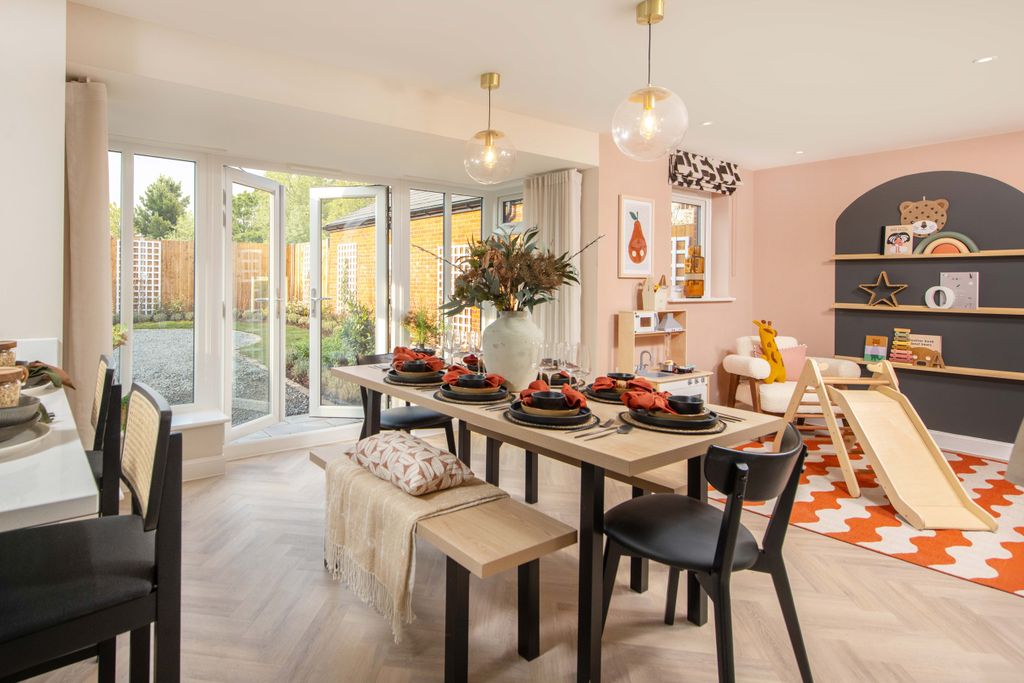 Property photo 3 of 9 Lynford Dining