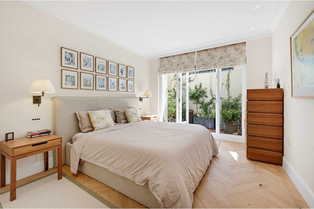 Property photo 3 of 12 Principal Bedroom