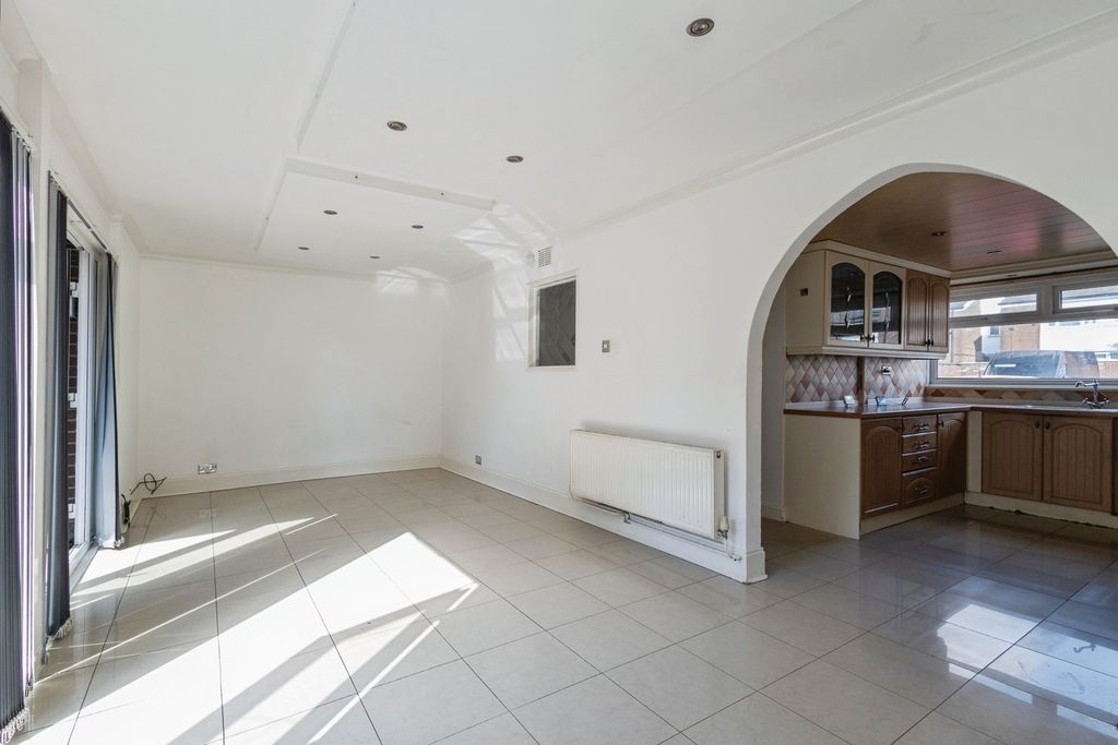 Property photo 2 of 15 Pbox-Img.Jpg