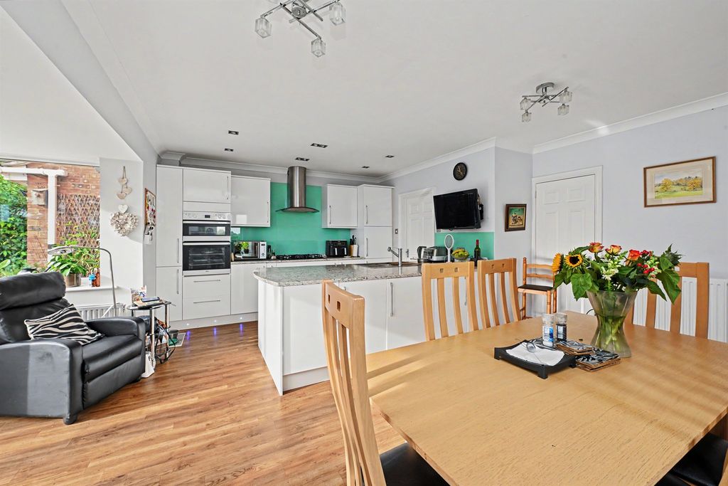 Property photo 3 of 24