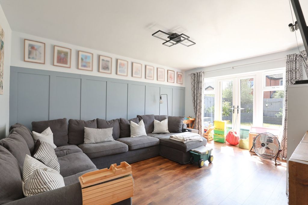 Property photo 2 of 19