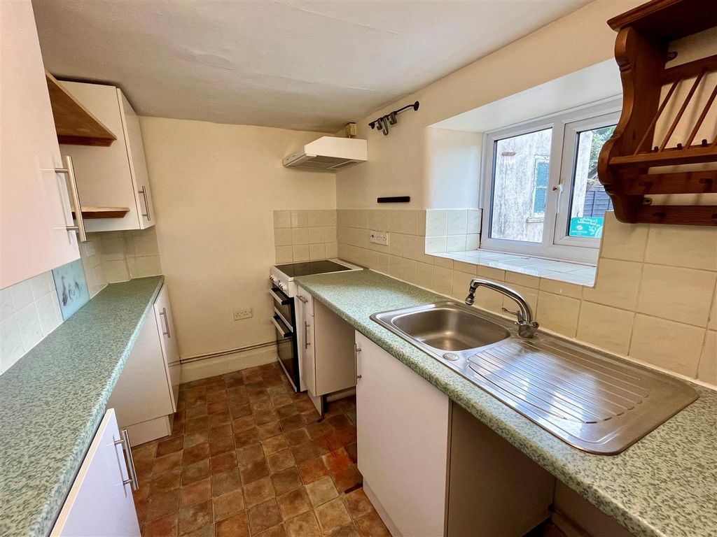 Property photo 3 of 14 Kitchen