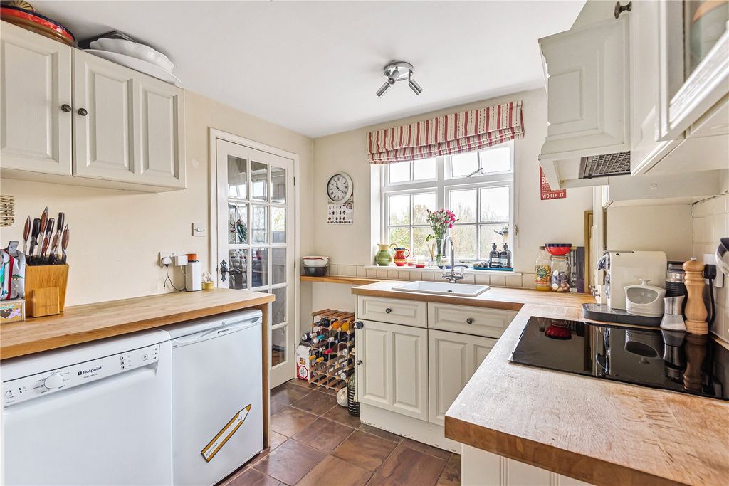 Property photo 3 of 8 Kitchen