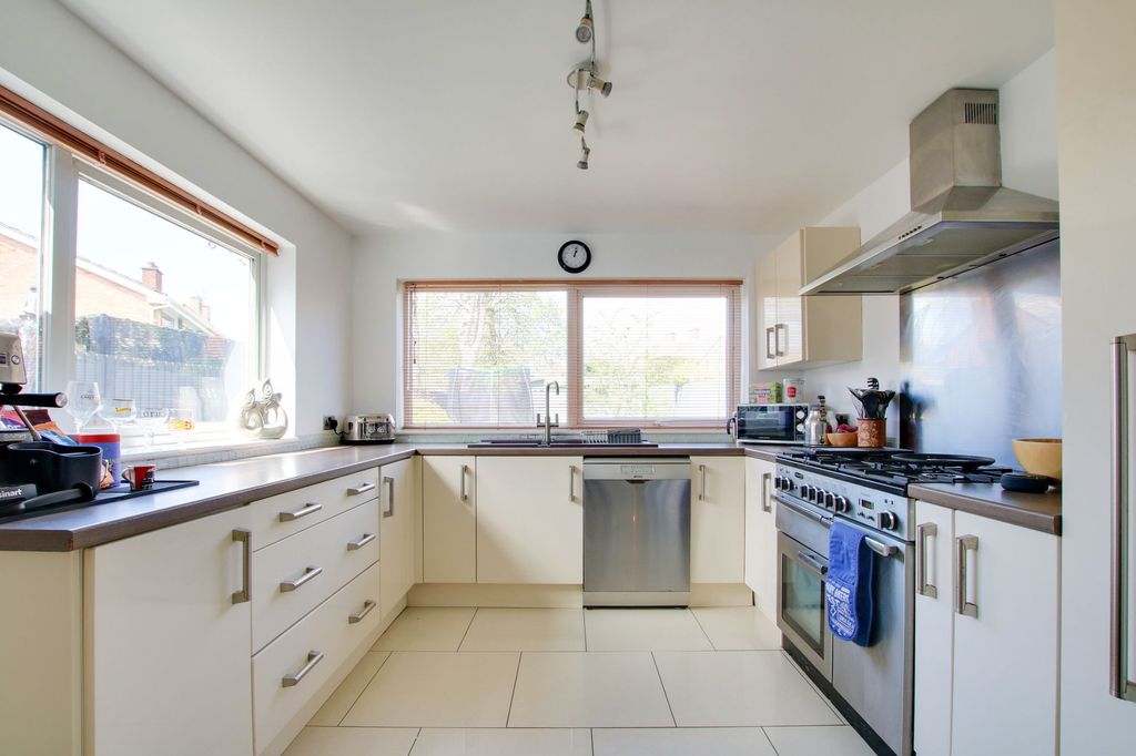 Property photo 3 of 44