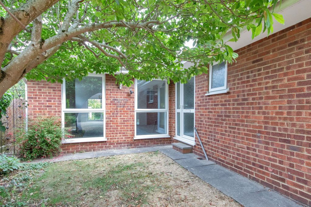 Property photo 2 of 20