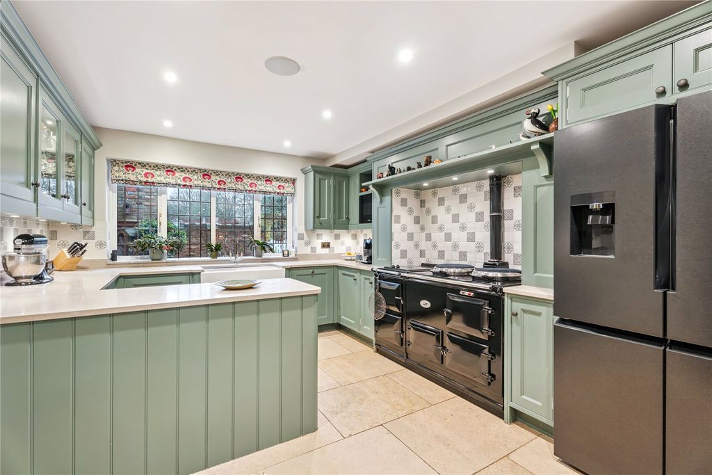 Property photo 3 of 17 Kitchen/Breakfast