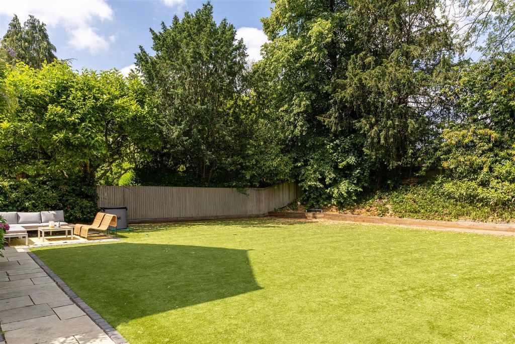 Property photo 3 of 32
