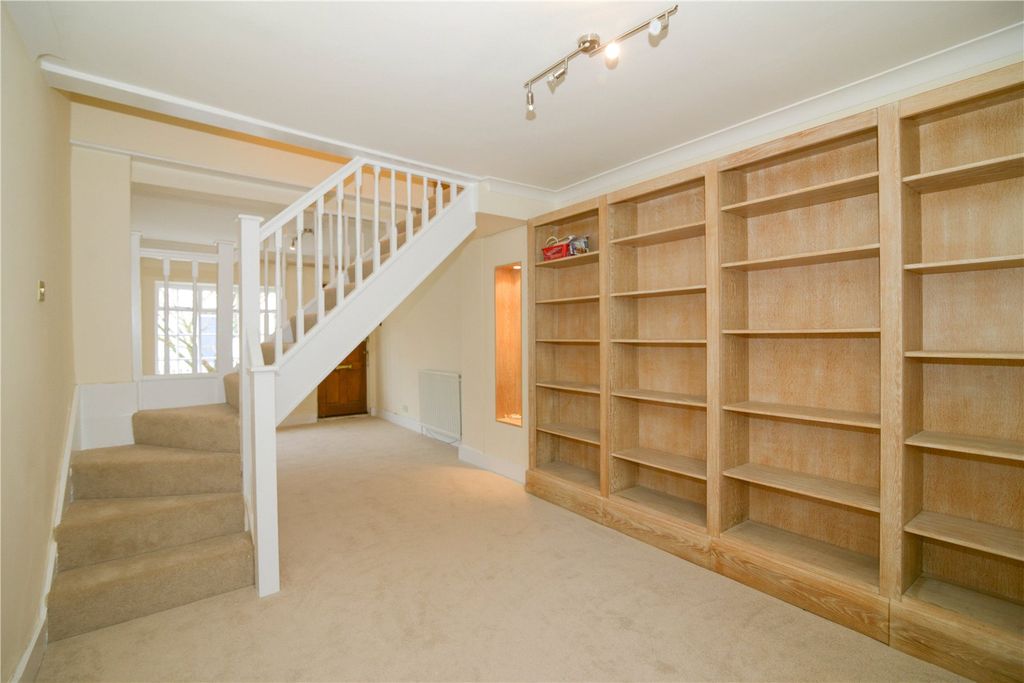 Property photo 3 of 6