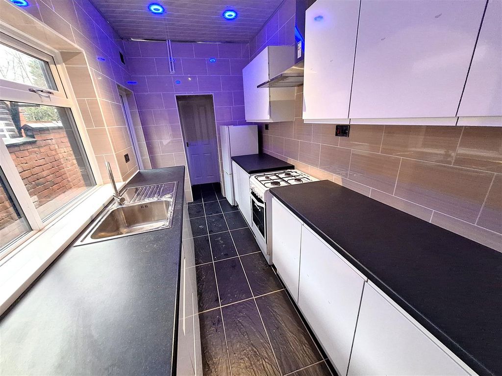 Property photo 2 of 11 Kitchen Phot - 1.Jpg