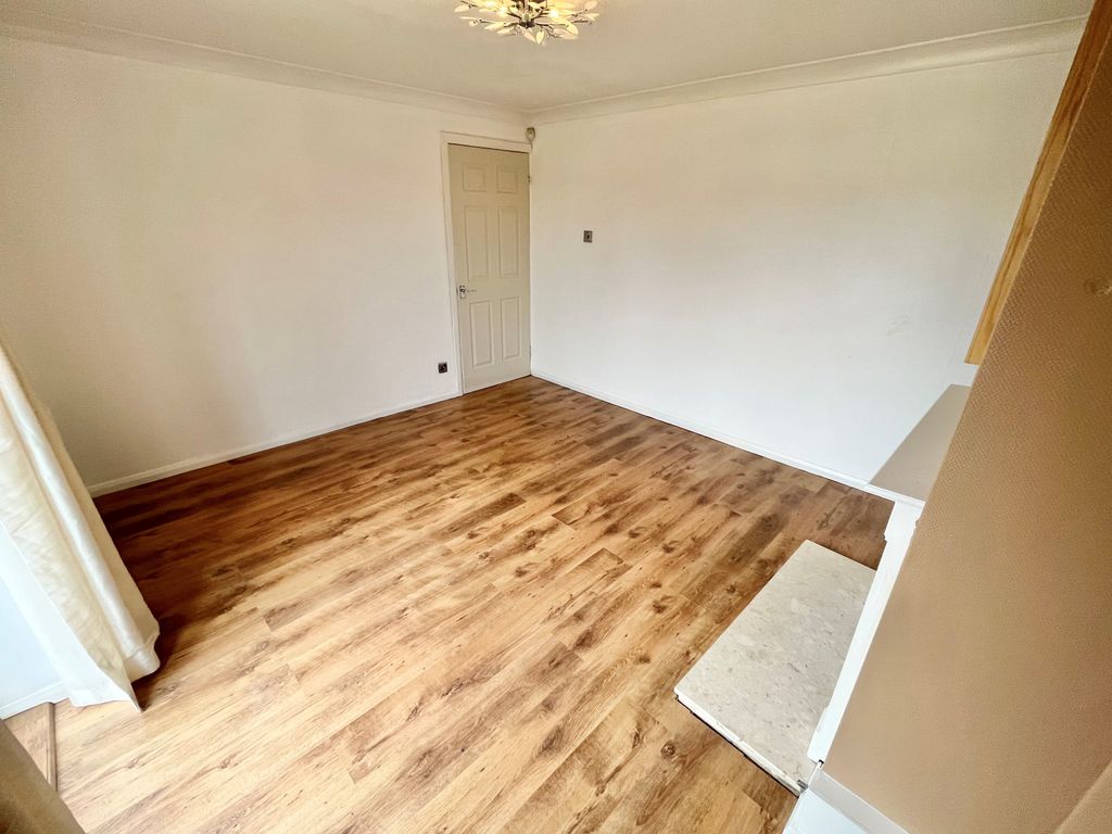 Property photo 3 of 13 9