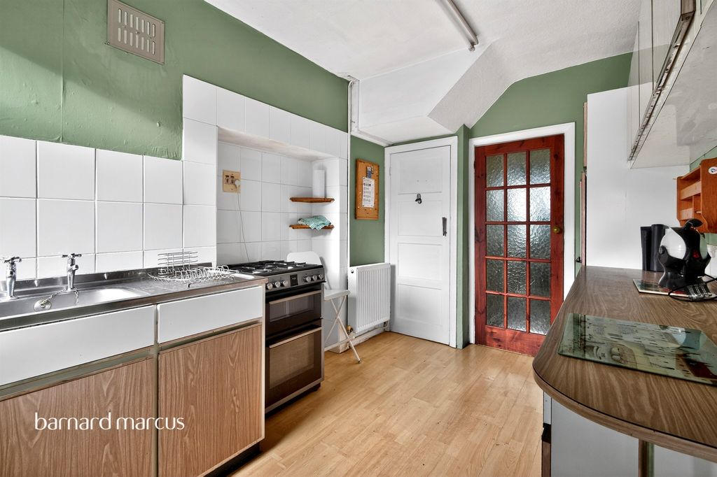 Property photo 3 of 11