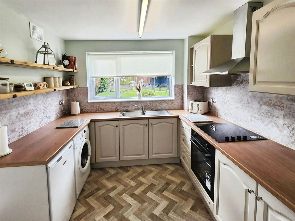 Property photo 3 of 17 Kitchen