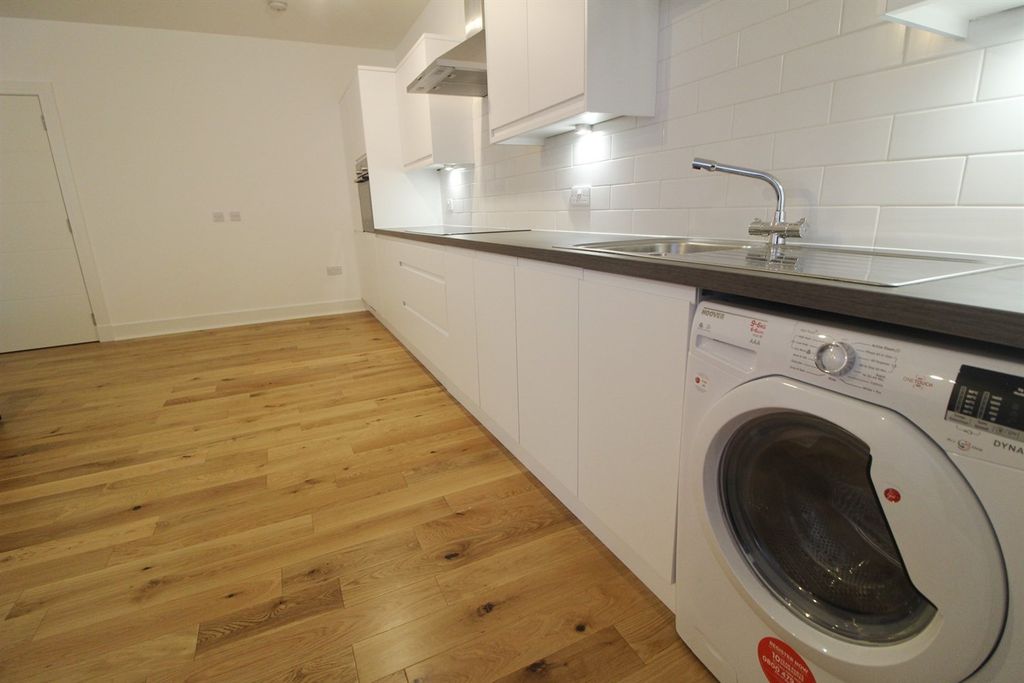 Property photo 3 of 7 Kitchen