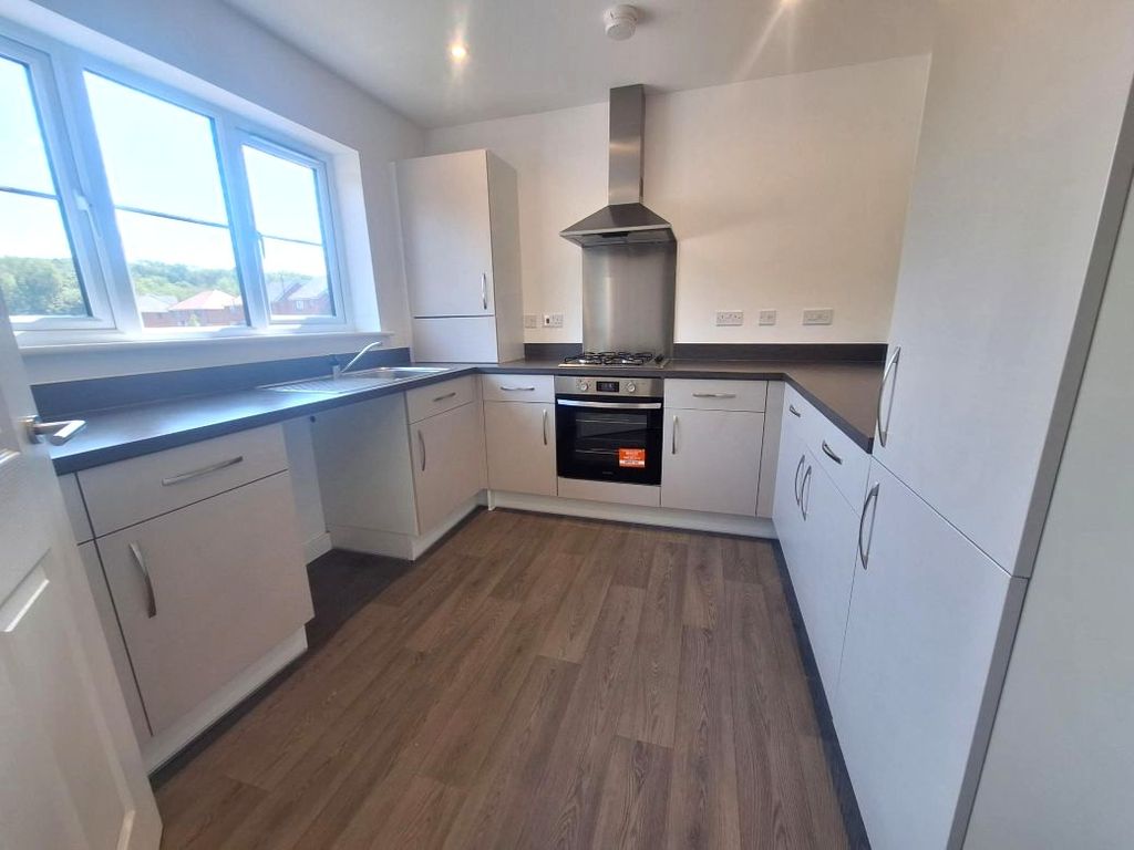 Property photo 2 of 11 Kitchen