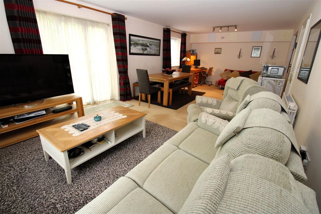 Property photo 2 of 17 Lounge2.Jpg