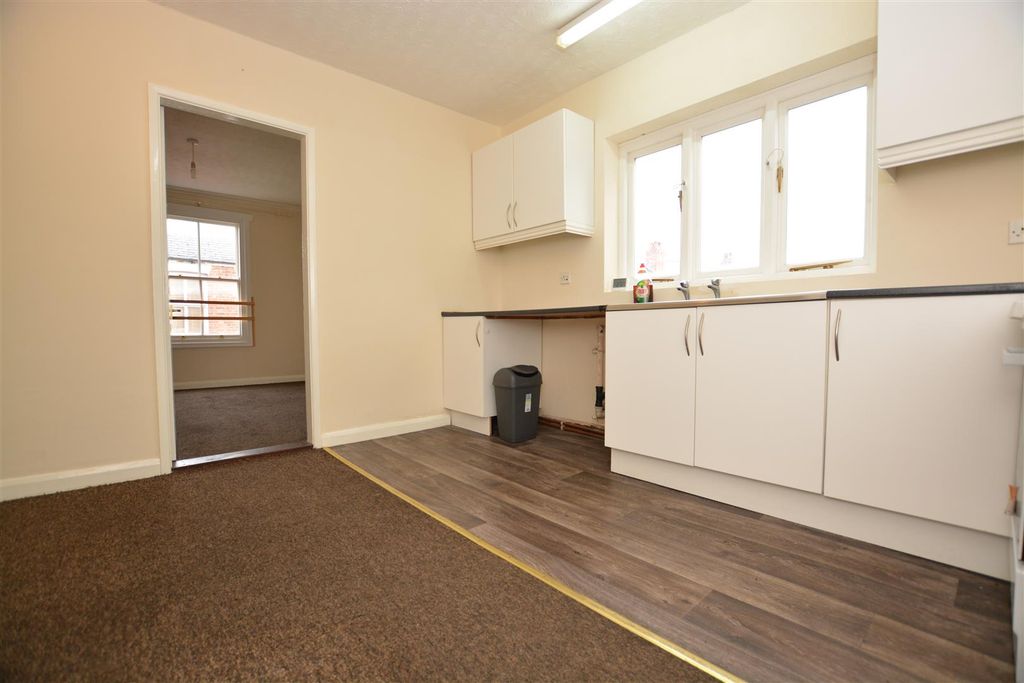Property photo 2 of 11 Kitchen
