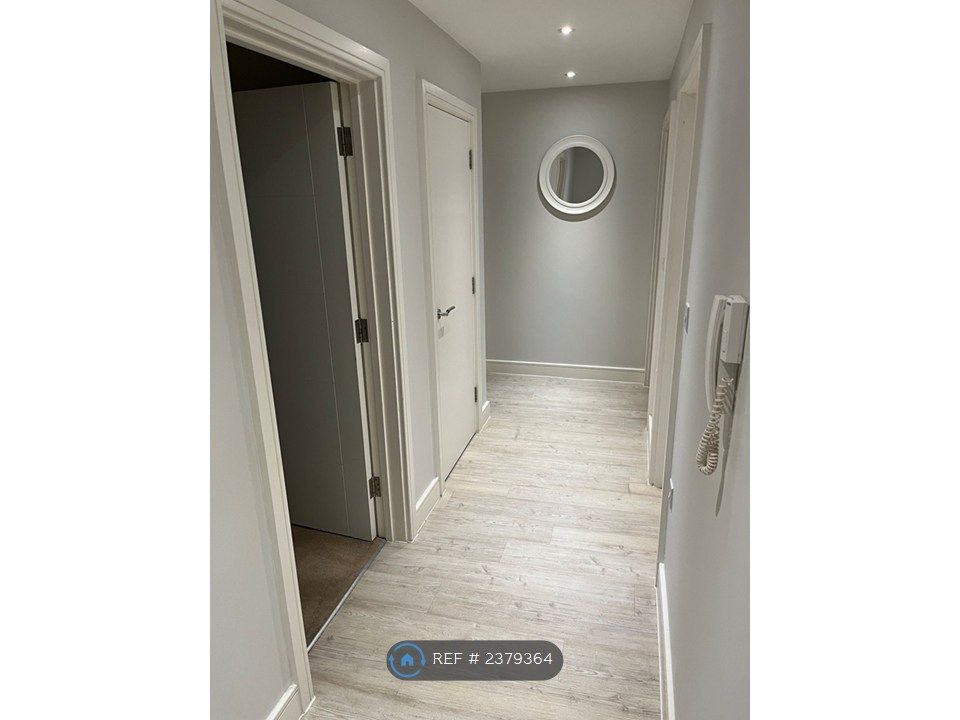 Property photo 2 of 16 Hallway