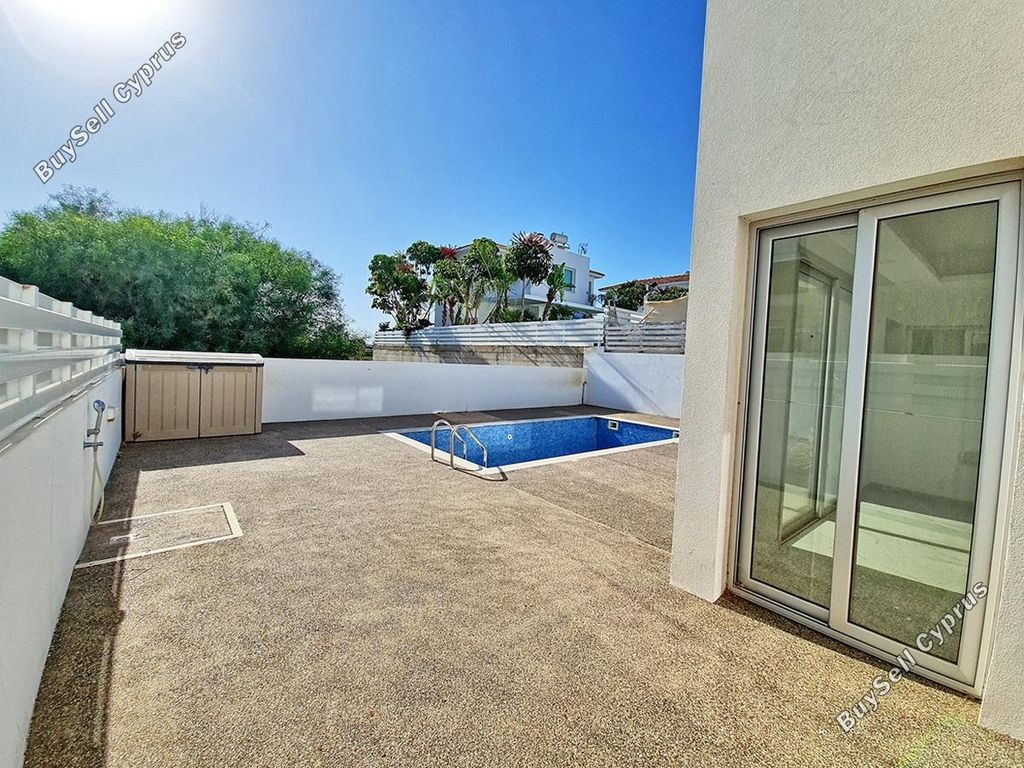 Property photo 2 of 28