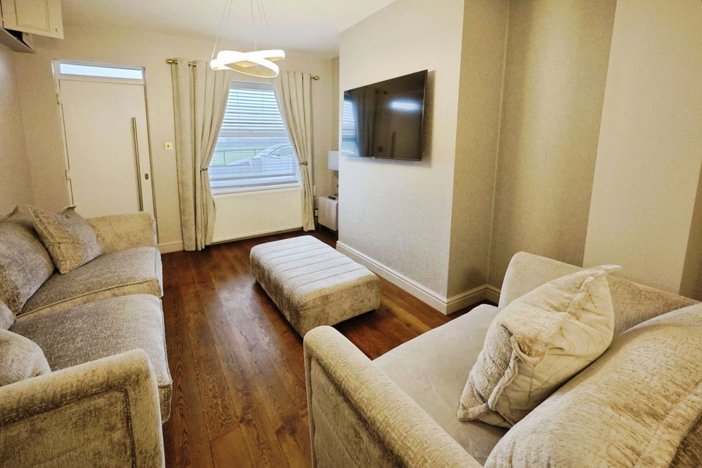 Property photo 2 of 12 Pbox-Img.Jpg