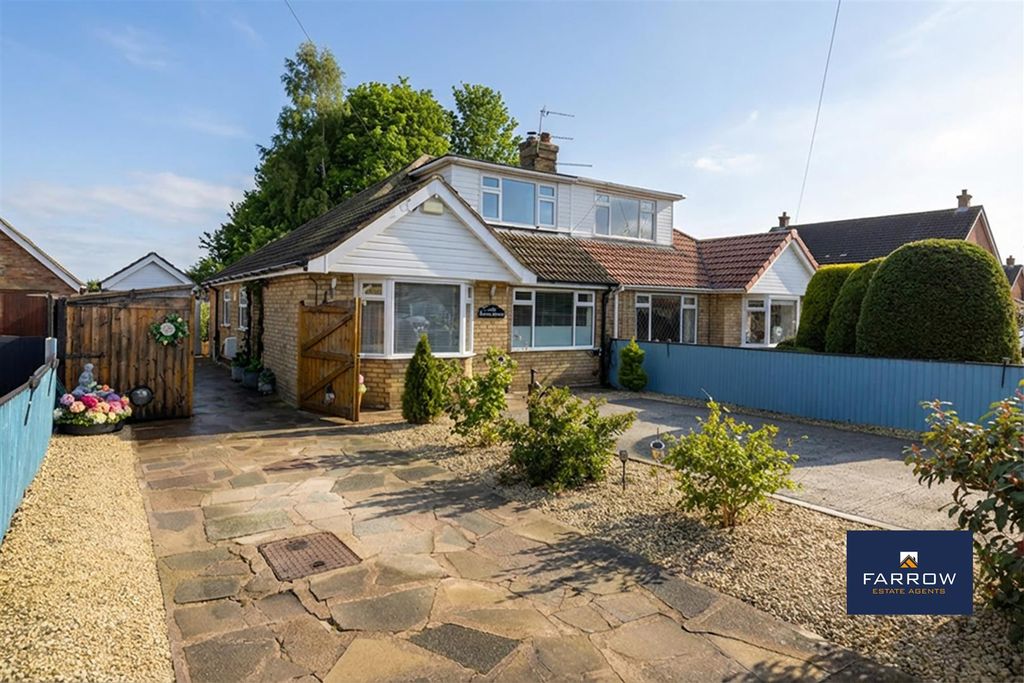 Property photo 1 of 33 Driveway