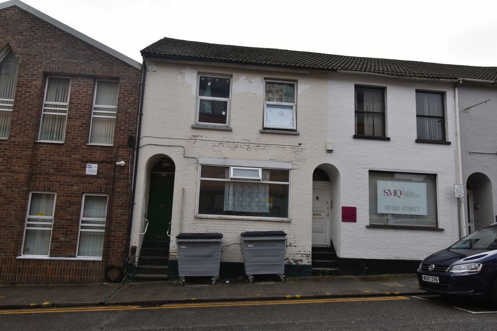 Property photo 1 of 3 Self-Contained Studio Flat Â€“ Â£750 Pcm Â€“ Alma St, Luton Lu1