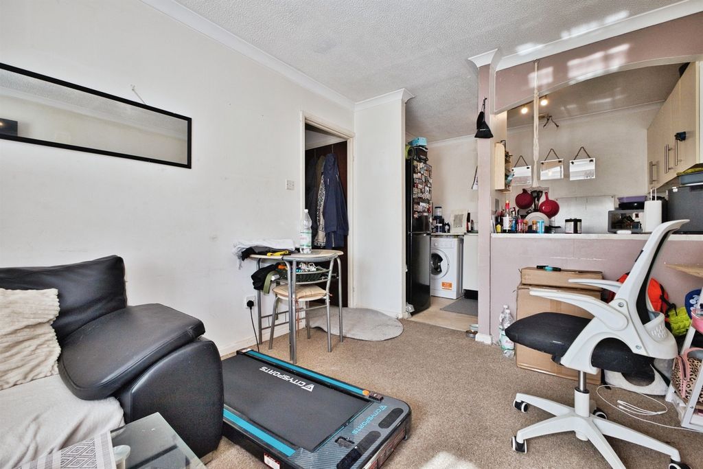 Property photo 3 of 8