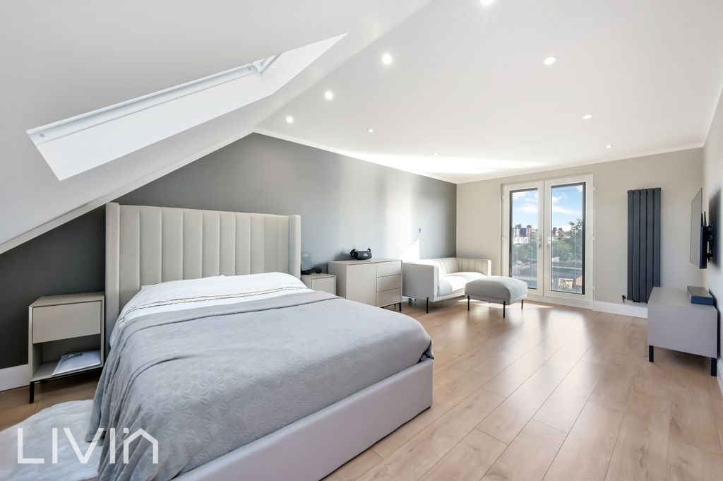 Property photo 1 of 17 Stanford Road, 183-47