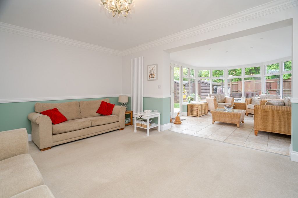 Property photo 2 of 31