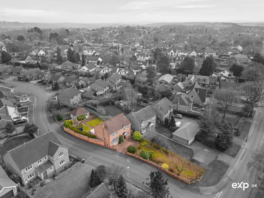 Property photo 2 of 32