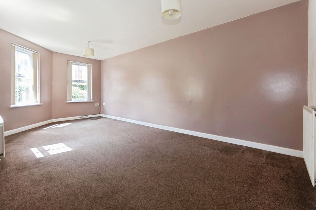 Property photo 3 of 17 Lounge