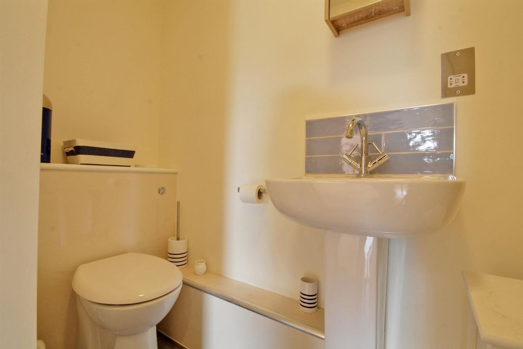 Property photo 3 of 6 Bathroom 2.Jpg