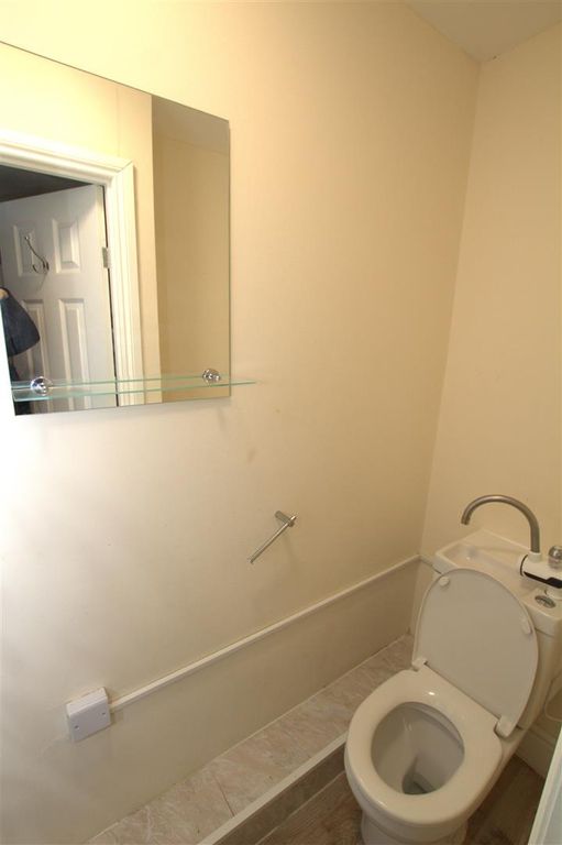 Property photo 2 of 4 14 Outram R3 Ensuite Reverse.Jpg