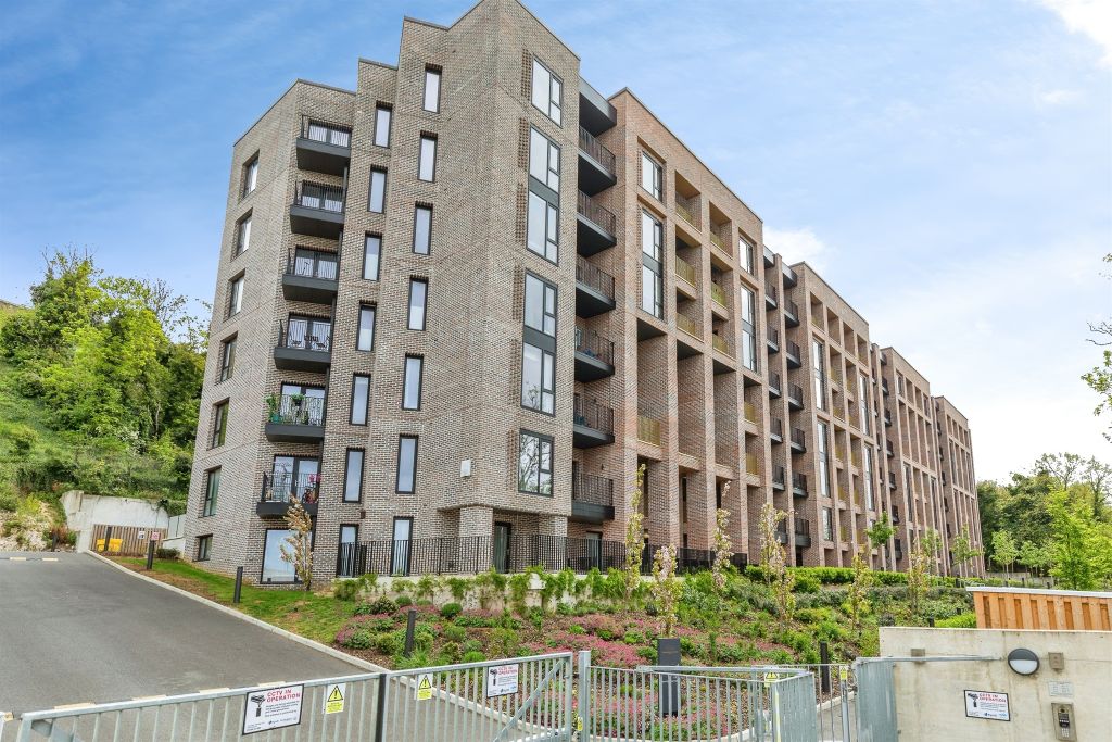 Property photo 1 of 11