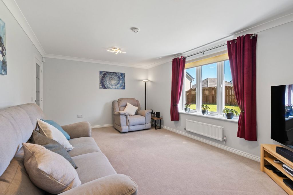 Property photo 2 of 39