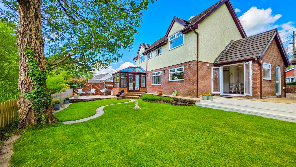 Property photo 2 of 43